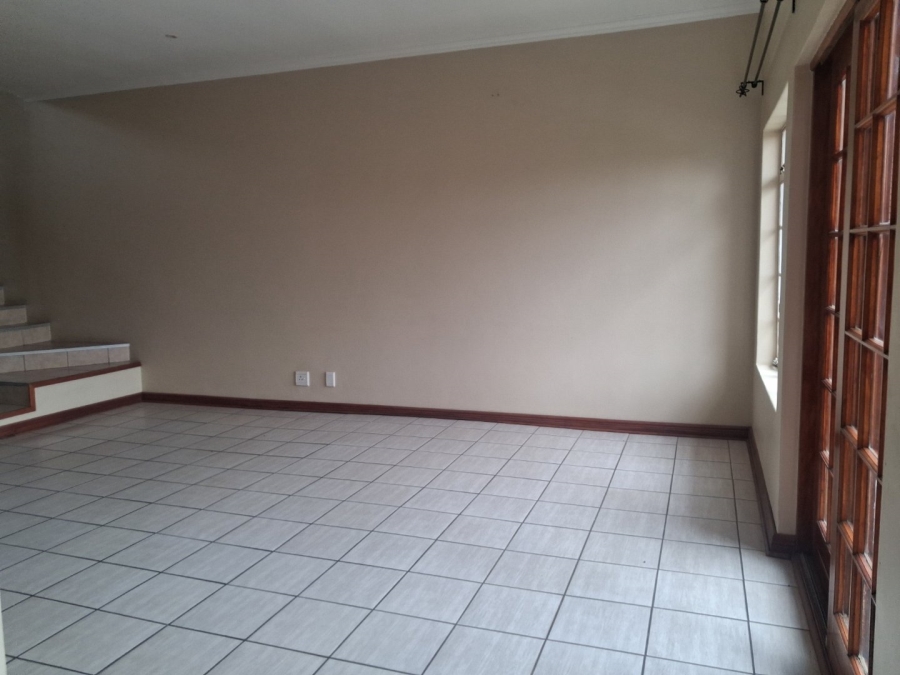 To Let 3 Bedroom Property for Rent in Pentagon Park Free State